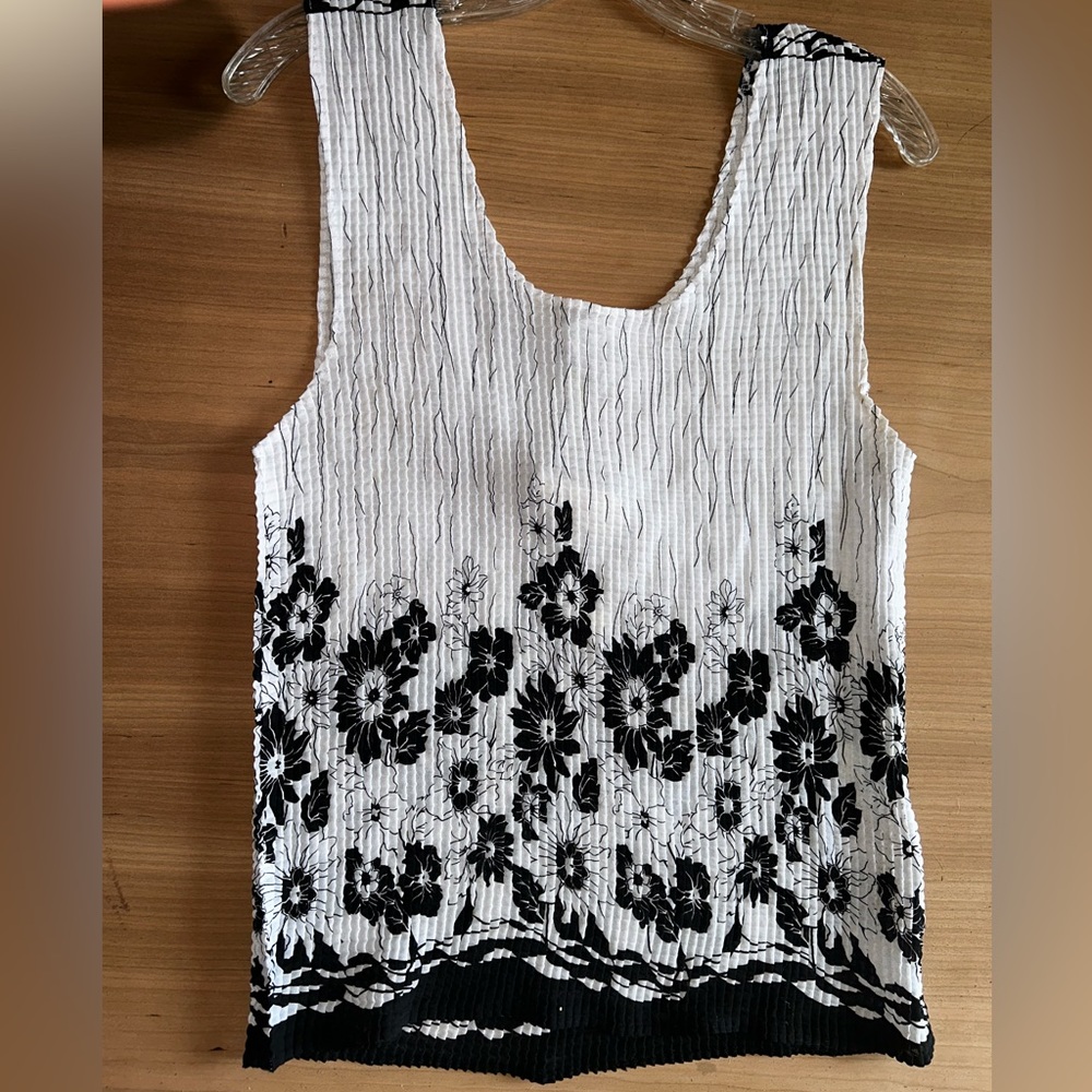 Dress barn floral tank